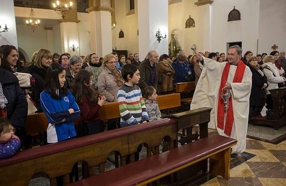 Kilos de rosquillas  y bendición de los niños para festejar San Blas