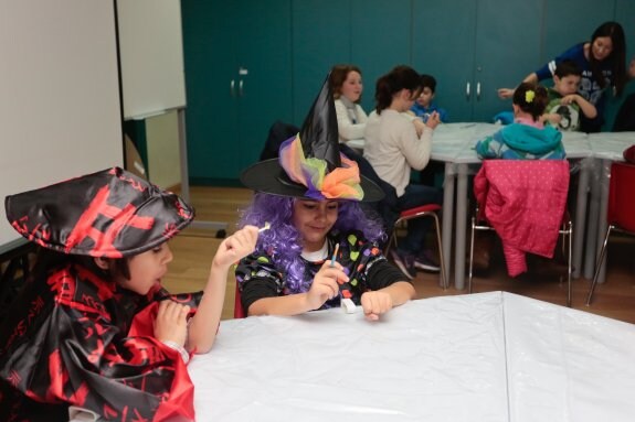 Jardín Botánico. Al taller infantil de 'Caracterización de cine', organizado ayer, algunos asistieron con disfraz incluido. 