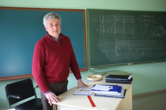 Rubiera, en su último día como profesor de música. :: P. UCHA