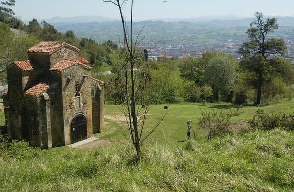 El alcalde quiere que Oviedo dé valor y potencie el Prerrománico. En la imagen, San Miguel de Lillo. 