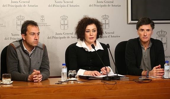 Ovidio Zapico, Raquel Agüeros y Enrique López, piden la rescisión del contrato de gestión del hotel de la Reconquista. . 