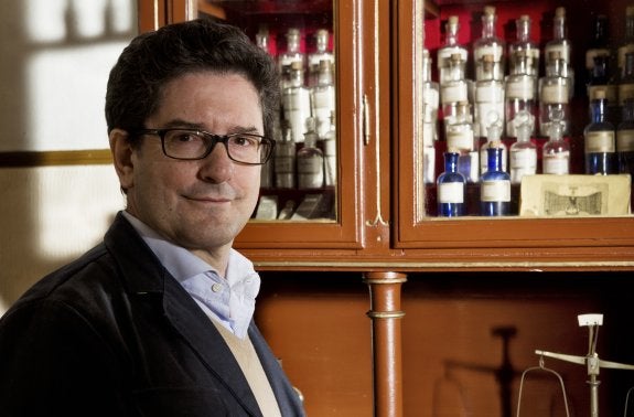 Emilio Calderón, autor de 'La memoria de un hombre está en sus besos'. 