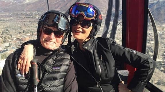 Michael Douglas disfruta de la nieve en Aspen ajeno a los rumores sobre su salud