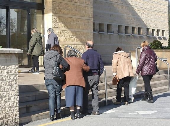 Familiares y allegados de Silvia se reunieron para velar sus restos en el Tanatorio 