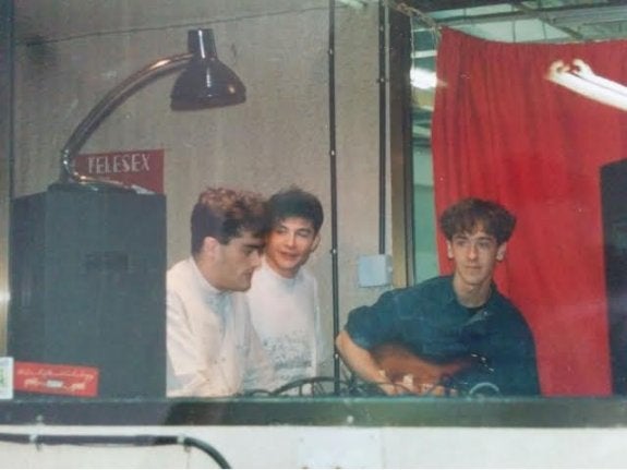 Isma, Juanjo y Jandro, en Malas Compañías.