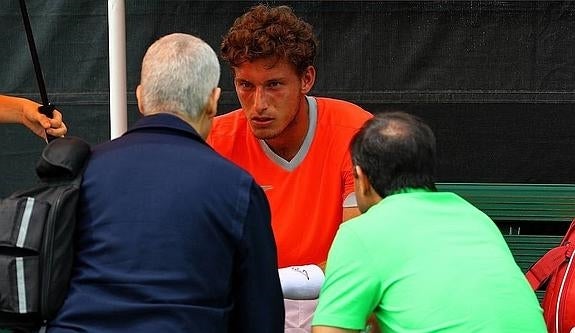 Carreño recibe asistencia médica durante su enfrentamiento en Miami contra Millman. 