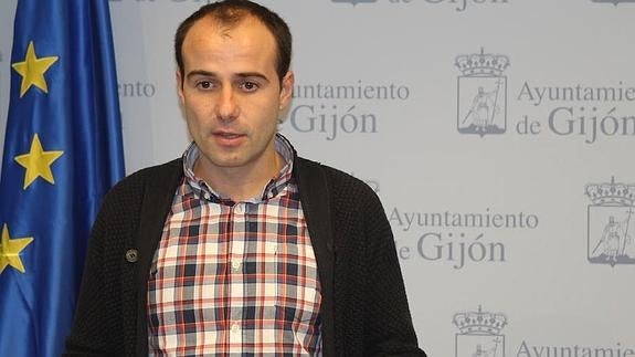 César González.
