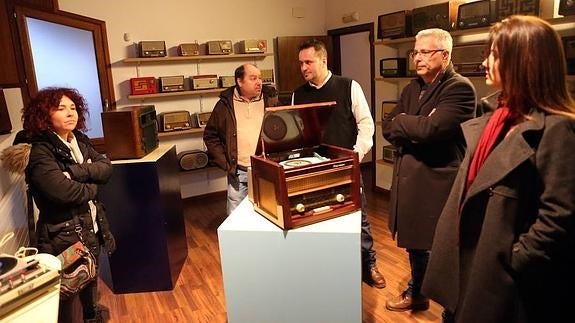 Manuel Rodríguez, en el centro, durante la reapertura. 