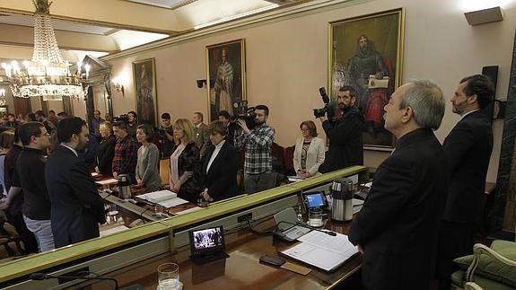 Minuto de silencio hoy en el Ayuntamiento de Oviedo.