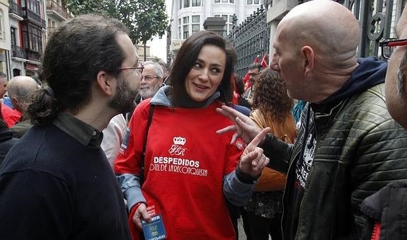 Los trabajadores en una concentración.