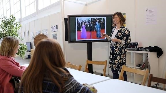La asesora Yohana Sant durante el taller práctico. 
