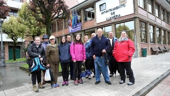 Participantes en la ruta realizada ayer que recorrió Ables.