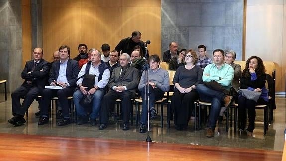 Los acusados en el juicio del 'caso Renedo'. 