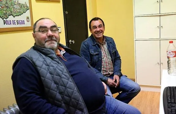 Jenaro Soto y Valetín Fuente en la sede de la Sociedad de Festejos, antes de anunciar a la pregonera. 
