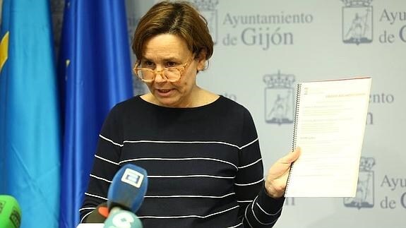 La alcaldesa de Gijón durante la rueda de prensa de esta mañana.