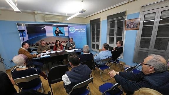 Una reunión de la Junta Local del PP.