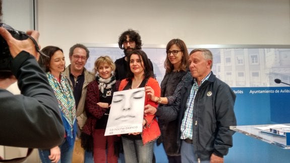 Raquel García, Emilio Lanzas, Anabel Barrio, Víctor Velasco, Yolanda Alonso, Paula Beirán, directora de Telefónica en Asturias, y José Manuel García 'Roxín. 