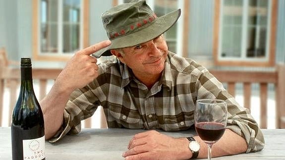 Sam Neill, en una imagen promocional de su vino Two Paddocks