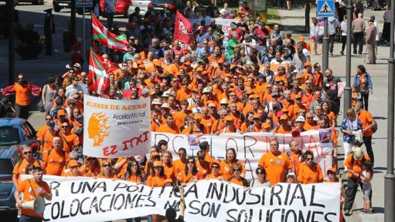 Cientos de trabajadores de Arcelor se manifiestan en Avilés