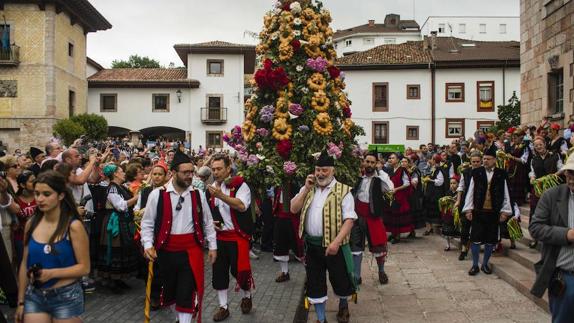 Procesión en Cangas de  Onís. 