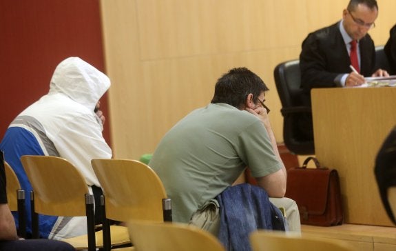 Miguel Ángel D. L. y José Luis C. C., durante el juicio en la Audiencia Provincial. 