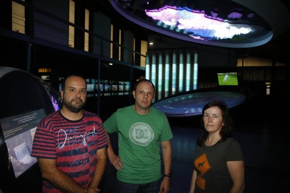 Aníbal González, Ramón Gesto e Isabel Canella, encargados de abrir la Casa del Agua. 