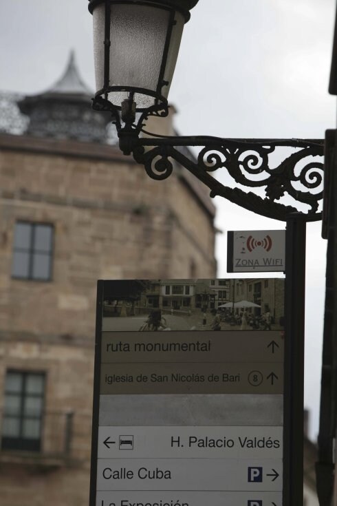 Una señal de la red wifi municipal en la plaza de España. 