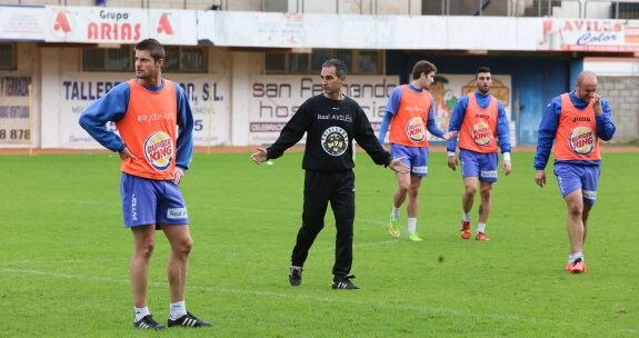 Pablo Lago dirigirá hoy el primer entrenamiento de pretemporada. Dudi y Luismi, son dos de los jugadores que siguen. 