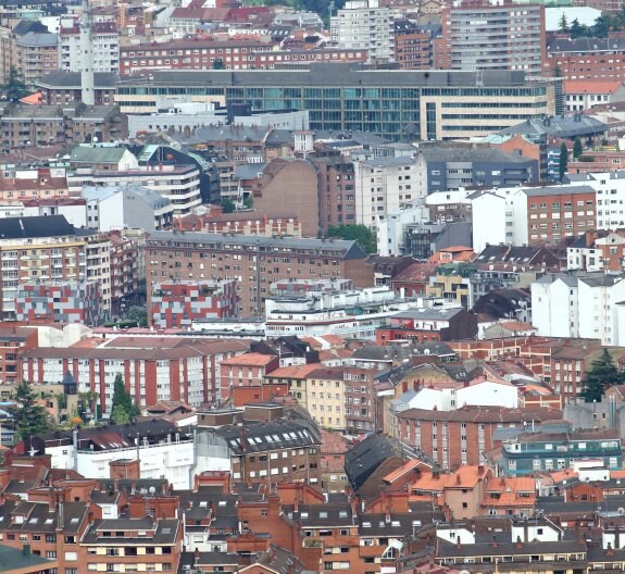 Una vista  de viviendas en Oviedo. 