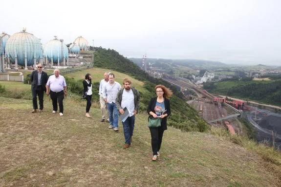 Manuel Junquera, José Prendes, Nuria Rodríguez, Raimundo Abando, José Ángel Gayol, Daniel Ripa y Gemma Arbesú, en la Campa Torres. 