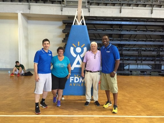 Dejan Prokic, Ana Rosa Fernánez, Ricardo Hevia y Anicet Lavodrama, ayer en el polideportivo del Quirinal. 