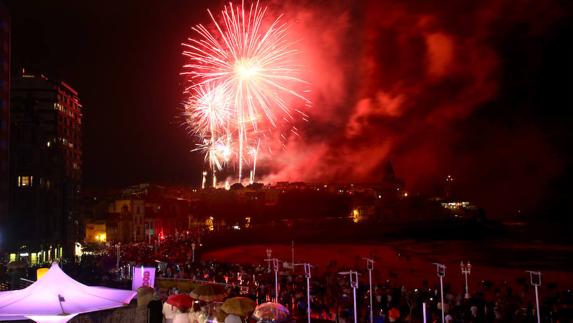 Noche de los fuegos en las fiestas de Begoña del pasado año. 