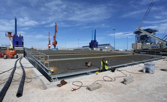 Nueva rampa de carga y descarga de mercancía rodada, inversión de El Musel para la autopista del mar. 