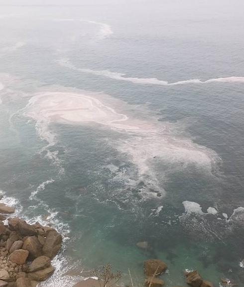 Las aguas contaminadas tras la rotura del emisario.