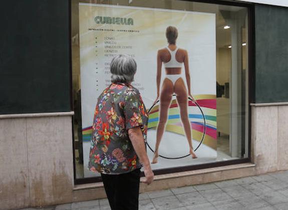 Cartel publicitario de Gijón que está generando polémica.  