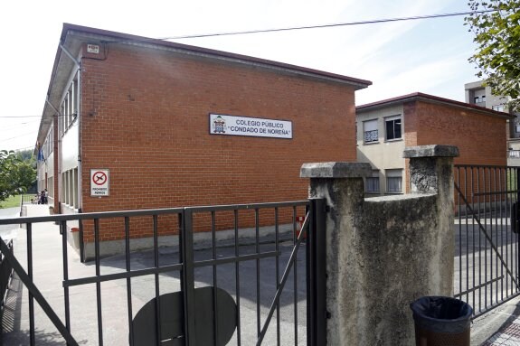 Acceso cerrado al Colegio Público Condado de Noreña. 