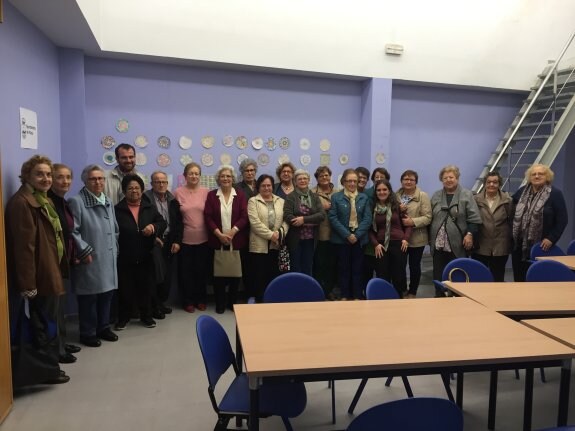 Un grupo de participantes del taller de memoria de Piloña 
