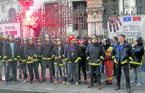 Doce meses de concentraciones de los bomberos