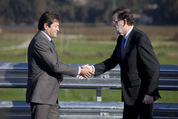 Financiación autonómica. Mariano Rajoy se ha comprometido a abrir la negociación para la reforma del sistema vigente desde 2009. El Principado sostiene que los recursos actuales no llegan para atender los servicios. Javier Fernández y Rajoy tendrán mucho que decir en el proceso. 