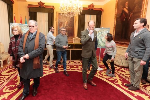 Responsables de Divertia y del Botánico, junto a representantes políticos, en la presentación. 