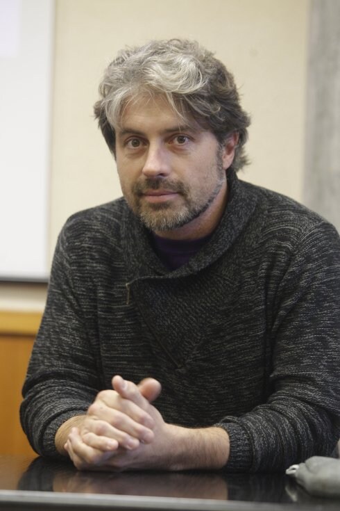 Erick Pescador, en su charla en el campus del Milán. 