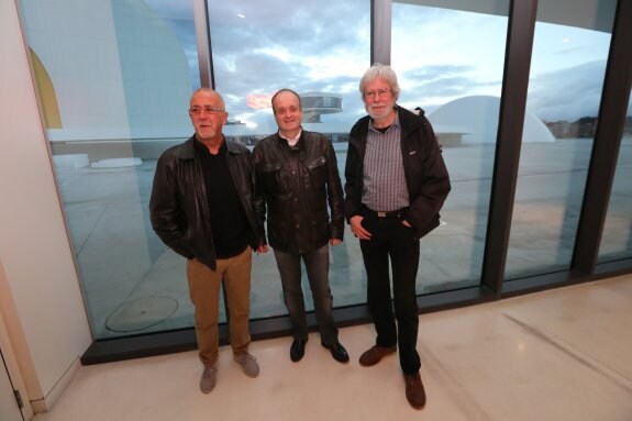 Armando Orbón, José Valle y Fran Vaquero, ayer en el Niemeyer . 