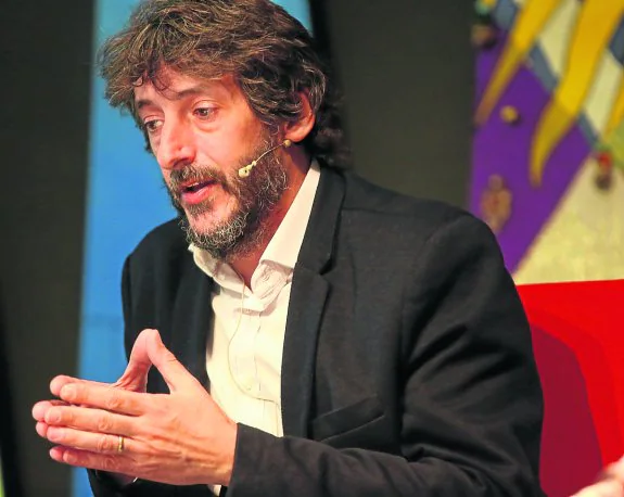 El economista José Moisés Martín durante su intervención en el Foro Solidario.