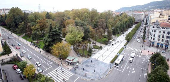 El Campo de San Francisco, en la esquina de Uría con Marqués de Santa Cruz. 