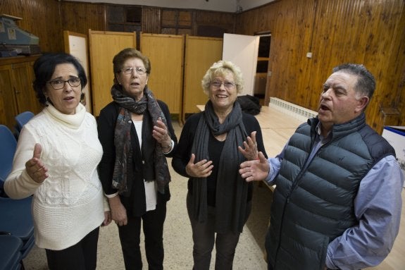 María del Carmen Fernández, María López, Alicia Fernández y Antonio Álvarez, 'Chicote'. 