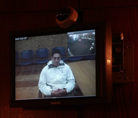 Miguel Ángel D. L., ayer, declarando por videoconferencia. 