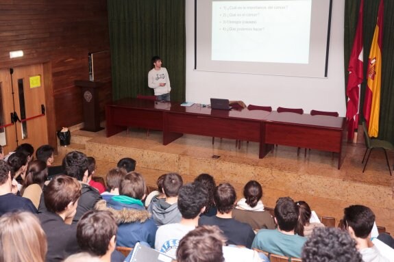 Rubén Rodríguez, durante su ponencia en la Inmaculada. 