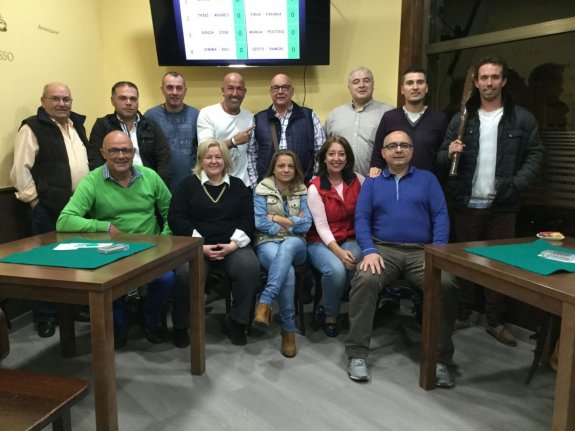 Trece de los catorce integrantes de la peña de Mus San Agustín Cafetería Céltica. :: AMAC

