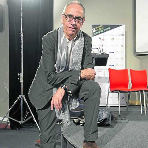 «Si como mejor se aprende es jugando, ¿por qué luego eso no vale para la escuela?»