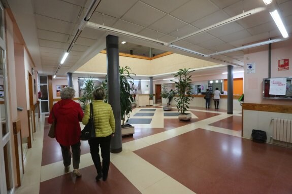 Hall de acceso al Centro de Salud de Sabugo, en la calle de González Abarca.
